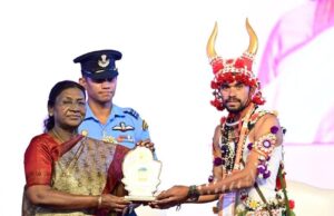 लोक कला महोत्सव में लिंगों घोटुल मांदरी नृत्य दल प्रथम कोण्डागांव जिले का बढ़ाया मान