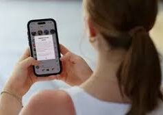 युवाओं की खुशहाली छीन रहा सोशल मीडिया का अंधाधुंध इस्तेमाल, वर्ल्ड हैप्पीनेस रिपोर्ट में भारत की पोजिशन बदली