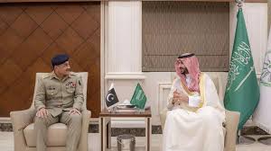 सऊदी पर हमला तो क्या कूदेगा पाकिस्तान? मुनीर ने रियाद में सऊदी अरब के रक्षा मंत्री से की सुरक्षा वार्ता