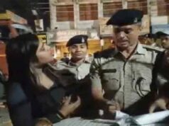 नशे में धुत्त होकर स्कूटी चला रही युवती ने मचाया हंगामा, पुलिसकर्मियों के साथ की बहस, कहा – फांसी पर चढ़ा देंगे क्या…