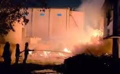 टिंबर और सरिया फैक्ट्री में लगी आग, उरला इलाके की घटना