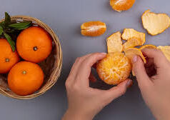 संतरे के छिलके से फेस पैक कैसे बनाएं? लगाने से बढ़ जाएगा आपकी त्वचा का निखार
