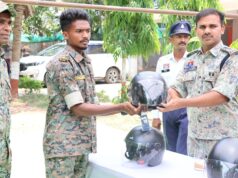 ड्यूटी से पहले सुरक्षा जरूरी: SP किरण चव्हाण ने जवानों को बांटे हेलमेट, दिलाई शपथ