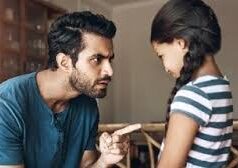 कैसे बच्चों के मन में कभी न मिटने वाली कड़वाहट भर देती है माता-पिता की सख्ती?