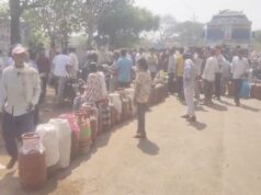 गैस सिलेंडर नहीं मिलने पर ग्रामीणों का विरोध प्रदर्शन, मार्ग अवरुद्ध