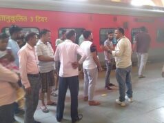 बिलासपुर स्टेशन पर फूटा यात्रियों का गुस्सा: AC फेल, 2 घंटे रुकी समर स्पेशल ट्रेन