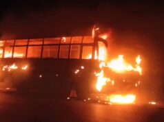 चलती बाराती बस में लगी भीषण आग, बालोद में मची अफरा-तफरी— बाल-बाल बचे यात्री