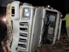 शादी की खुशियां बनी मातम: बारात लेकर जा रही गाड़ी हादसे का शिकार, एक की मौत