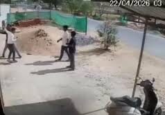 भाजपा नेता ने पटवारी को डंडे से पीटा, लात भी मारी, पुलिस ने किया गिरफ्तार