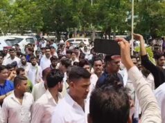 आरंग में भारी तनाव : गौ सेवक पर मारपीट का आरोप, सतनामी समाज ने घेरा थाना, भारी पुलिस बल तैनात