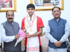 अंडर-18 एशिया कप विजेता हॉकी खिलाड़ी अवि मानिकपुरी ने मुख्यमंत्री विष्णुदेव साय से की सौजन्य भेंट