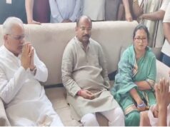 कोरिया तिहरा हत्याकांड : मृतक भाजपा नेता के घर पहुंचे भूपेश बघेल, कहा – ये हत्याकांड षड्यंत्र से प्रेरित, पुलिस की कार्यप्रणाली संदिग्ध