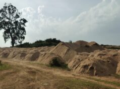 अवैध रेत उत्खनन पर प्रशासन की बड़ी कार्रवाई, 200 ट्रैक्टर-ट्रॉली रेत जब्त, 1.46 लाख रुपये का ठोका जुर्माना