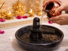 क्या आप भी फेंक देते हैं जलाभिषेक के बाद बचा जल? ये गलती पड़ सकती है भारी, जानिए सही तरीका और धार्मिक मान्यताएं