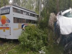 रफ्तार बनी काल! बस-कार की जोरदार भिड़ंत, एक की मौत, दो गंभीर घायल