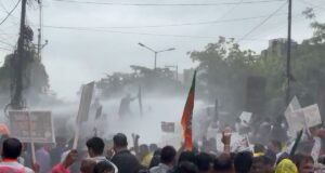 NEET पेपर लीक पर छत्तीसगढ़ में भी सियासी संग्राम! रायपुर में BJP-कांग्रेस आमने-सामने, पुलिस ने छोड़े आंसू गैस के गोले