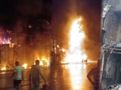 बारिश भी नहीं रोक पाई आग का तांडव! रायपुर में देर रात भीषण अग्निकांड, कई दुकानें और वाहन राख