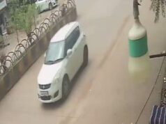 रफ्तार में थी स्कूल वैन, सड़क पर गिरा मासूम… CCTV देख सहम जाएंगे आप