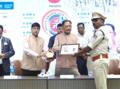 धमतरी पुलिस की बड़ी उपलब्धि, मुख्यमंत्री विष्णुदेव साय और DGP ने चार पुलिसकर्मियों को किया सम्मानित