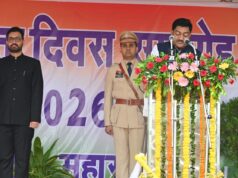 महासमुंद में जिले के प्रभारी एवं खाद्य मंत्री दयालदास बघेल ने किया ध्वजारोहण