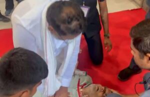 तेलंगाना विधानसभा में अचानक गिरे IAS के PS, मंत्री ने दिया CPR; अस्पताल में हुई मौत