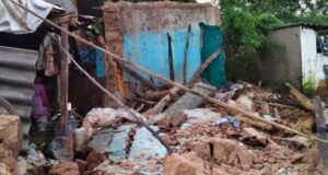 रात में भरभराकर गिरे दो मकान, मलबे में दबा परिवार; रायगढ़ में महिला की मौत, गरियाबंद में 4 घायल