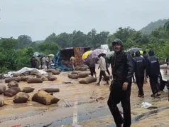 नेशनल हाईवे-30 पर भीषण हादसा, धान लदे ट्रक ने माजदा को रौंदा; 6 की मौत, 7 रायपुर रेफर