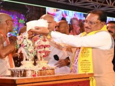 CM साय ने इस्कॉन मंदिर में की पूजा-अर्चना, शंख अभिषेक कर प्रदेश की खुशहाली की मांगी कामना; बोले- धर्म की राह दिखाते हैं श्रीकृष्ण