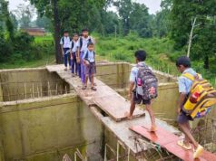 स्कूल जाने के लिए खतरनाक सीढ़ी से नदी पार कर रहे बच्चे, NHRC ने सरकार को भेजा नोटिस