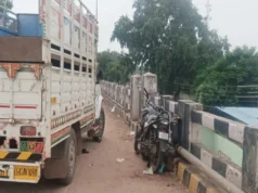 गोबरा नवापारा के महानदी पुल पर भीषण हादसा, पिकअप की टक्कर से एक युवक की मौत