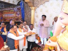 गोल बाजार में गणपति उत्सव का भव्य नजारा, CM साय ने बप्पा को पहनाया करोड़ों का स्वर्ण मुकुट