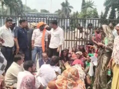 SECL की कार्रवाई के विरोध में बड़ा प्रदर्शन, ग्रामीणों ने GM ऑफिस के गेट पर लगाया ताला