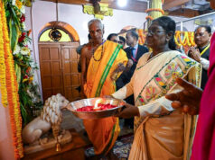 राष्ट्रपति द्रौपदी मुर्मु ने माँ दंतेश्वरी की पूजा-अर्चना कर देशवासियों की सुख-समृद्धि और खुशहाली की कामना की