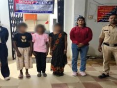 बेटियों के लापता होने से परेशान था परिवार, सकुशल लौटने पर मां हुई भावुक