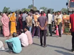 दो युवकों की मौत के बाद ग्रामीणों का प्रदर्शन, एसडीएम के लिखित आश्वासन पर खत्म हुआ चक्काजाम