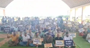नियमितीकरण की मांग पर रायपुर में तकनीकी सहायकों का प्रदर्शन, मांगें नहीं मानीं तो अनिश्चितकालीन हड़ताल