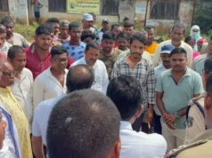 नवजात की मौत के बाद ग्रामीणों का प्रदर्शन, स्वास्थ्य विभाग ने प्रभारी डॉक्टर और एएनएम को किया निलंबित