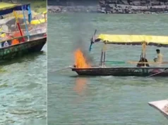 ओंकारेश्वर में नर्मदा नदी में चलती नाव से उठीं आग की लपटें, 6 श्रद्धालुओं को सुरक्षित बचाया गया
