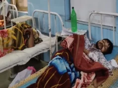 धमतरी में दहशत: घर के बाहर अचानक बरसने लगे पत्थर, बाहर आते ही पिता-बेटों पर टूट पड़े हमलावर