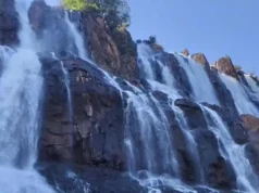 हांदावाड़ा जलप्रपात में बढ़ी पर्यटकों की भीड़, 350 फीट से गिरता है पानी